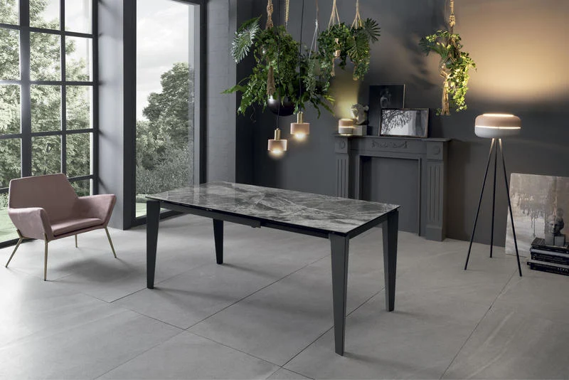 Tavolo da pranzo allungabile in metallo piano vetro e ceramica effetto marmo cm 120/170x80x76h