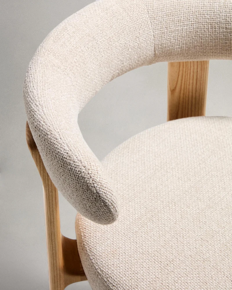 Hocker Granite aus beigefarbener Chenille und massivem Eschenholz mit naturfarbenem Finish