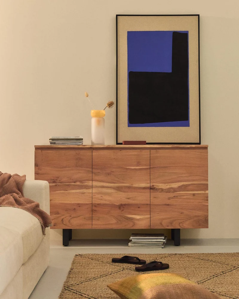 3-türiges Sideboard Uxue aus massivem Akazienholz mit gebleichtem Finish 150 x 88 cm