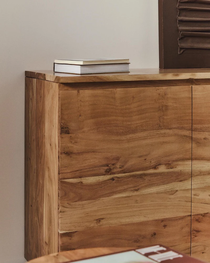 3-türiges Sideboard Uxue aus massivem Akazienholz mit gebleichtem Finish 150 x 88 cm