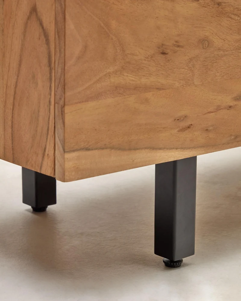 3-türiges Sideboard Uxue aus massivem Akazienholz mit gebleichtem Finish 150 x 88 cm