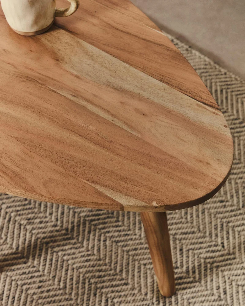 Couchtisch Duvani aus massivem Akazienholz mit gebleichtem Finish Ø 110 x 60 cm