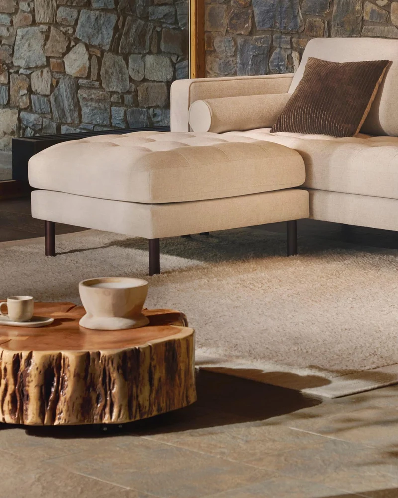 Couchtisch Tavine aus massivem Akazienholz mit gebleichtem Finish und Rollen Ø 65 cm