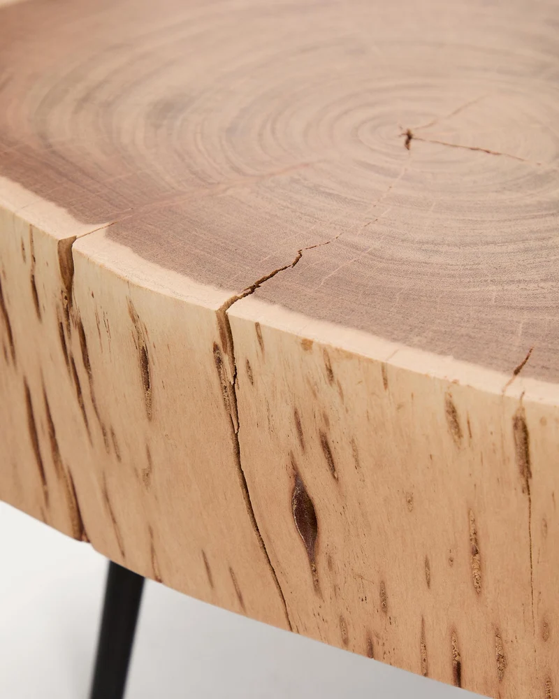 Couchtisch Tavine aus massivem Akazienholz mit gebleichtem Finish und schwarzen Stahlbeine