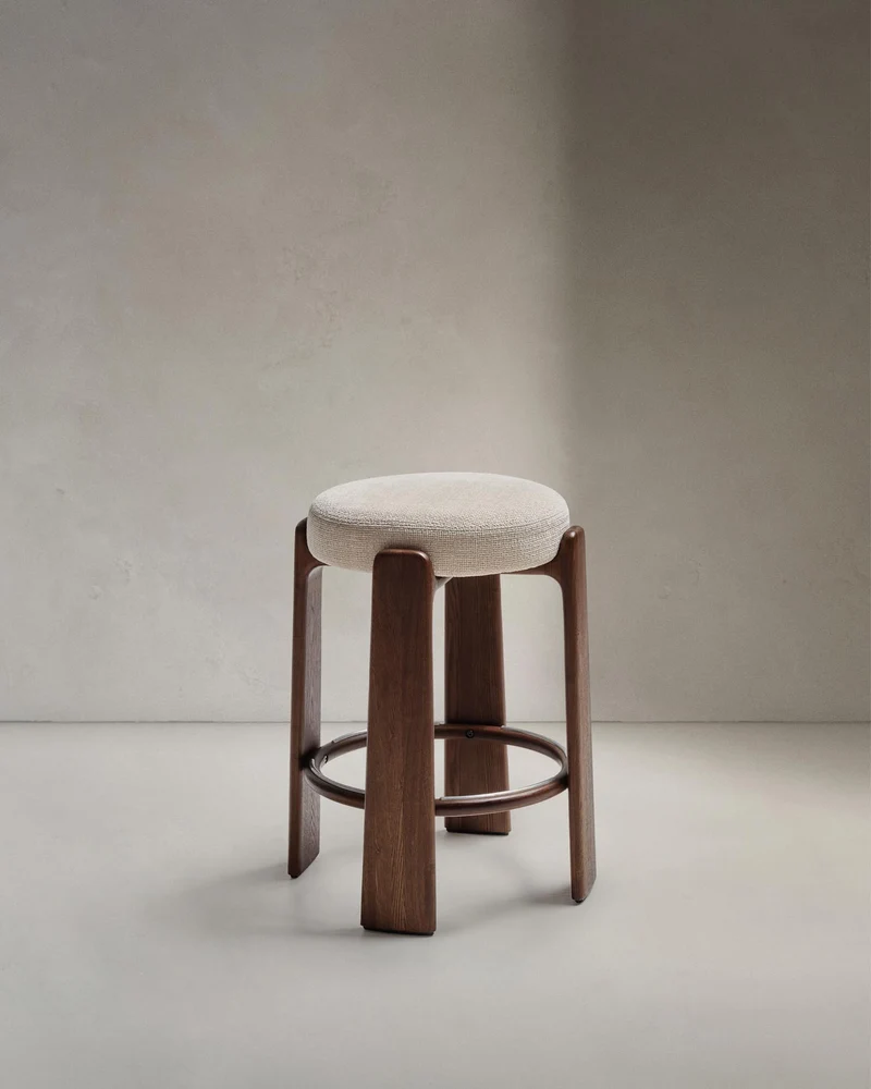 Hocker Granite aus beigefarbener Chenille und massivem Eschenholz mit nussbaumfarbenem Fin