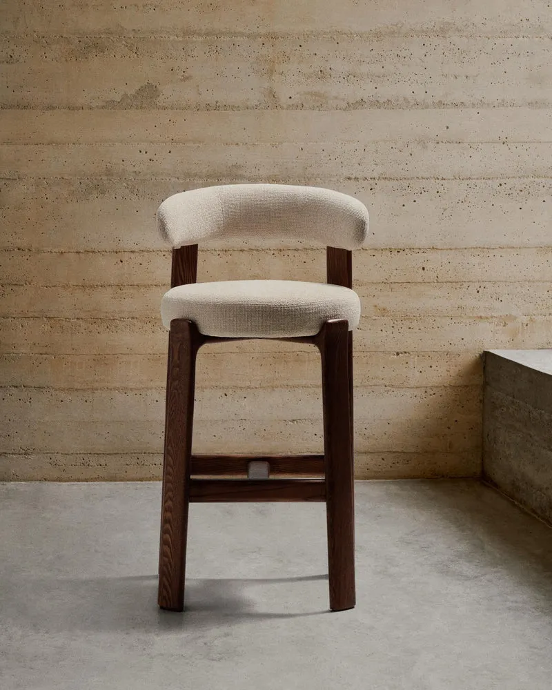 Hocker Granite aus beigefarbener Chenille und massivem Eschenholz mit walnussholzfarbenem