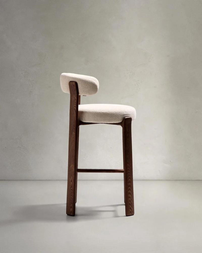 Hocker Granite aus beigefarbener Chenille und massivem Eschenholz mit walnussholzfarbenem
