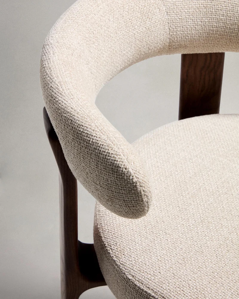 Hocker Granite aus beigefarbener Chenille und massivem Eschenholz mit walnussholzfarbenem