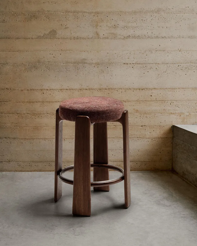 Hocker Granite aus brauner Chenille und massivem Eschenholz mit nussbaumfarbenem Finish, F