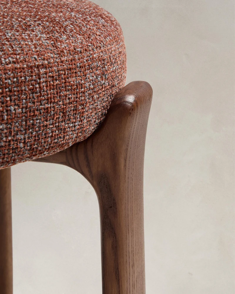 Hocker Granite aus brauner Chenille und massivem Eschenholz mit nussbaumfarbenem Finish, F