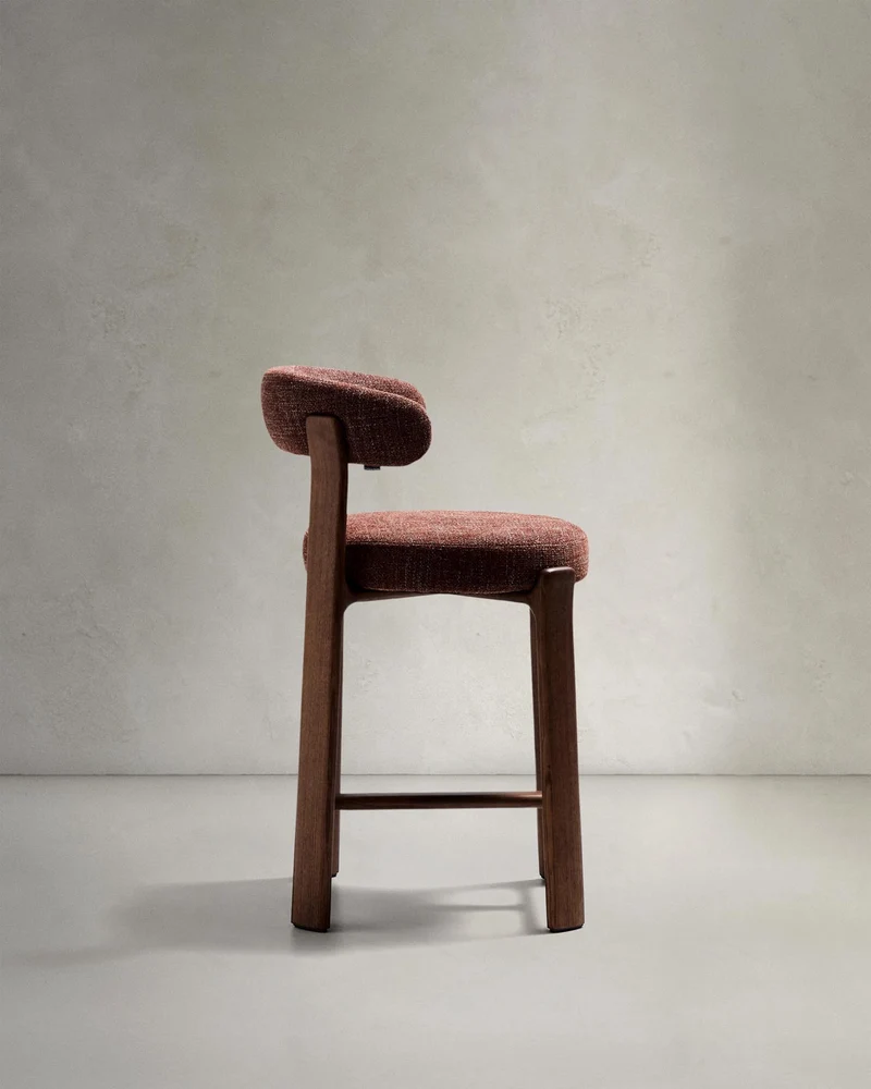 Hocker Granite aus brauner Chenille und massivem Eschenholz mit walnussholzfarbenem Finish