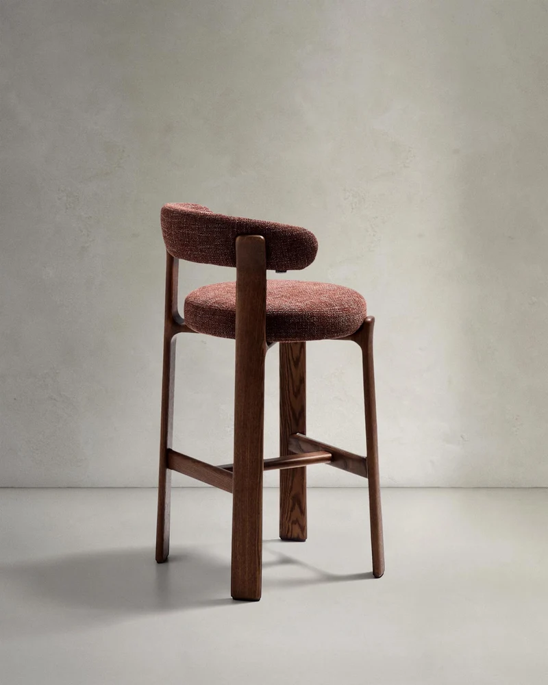 Hocker Granite aus brauner Chenille und massivem Eschenholz mit walnussholzfarbenem Finish