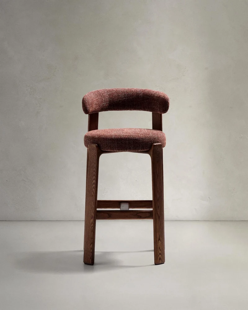 Hocker Granite aus brauner Chenille und massivem Eschenholz mit walnussholzfarbenem Finish