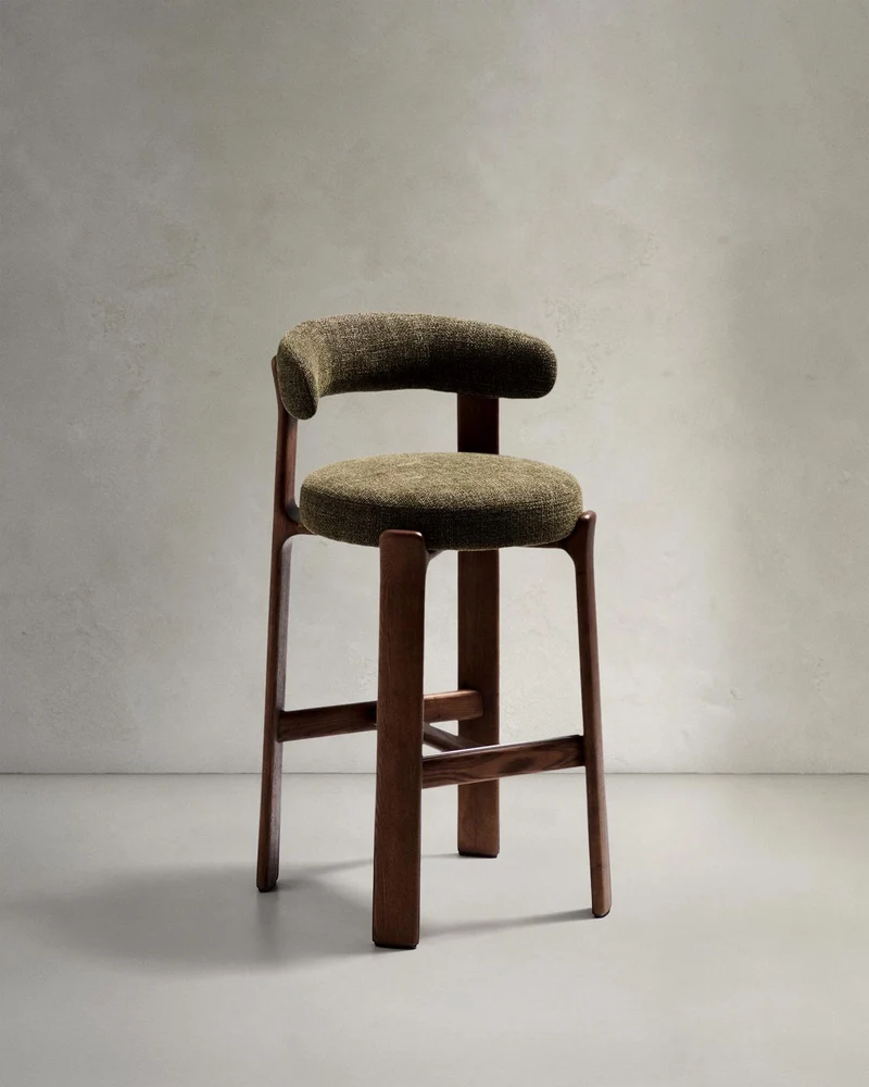 Hocker Granite aus grüner Chenille und massivem Eschenholz mit walnussholzfarbenem Finish,