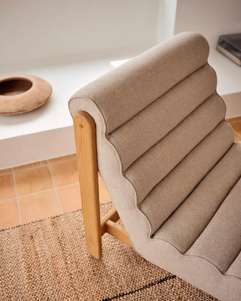 Sessel Magira in Beige aus massivem Eichenholz mit Finish in natürlichem Farbton