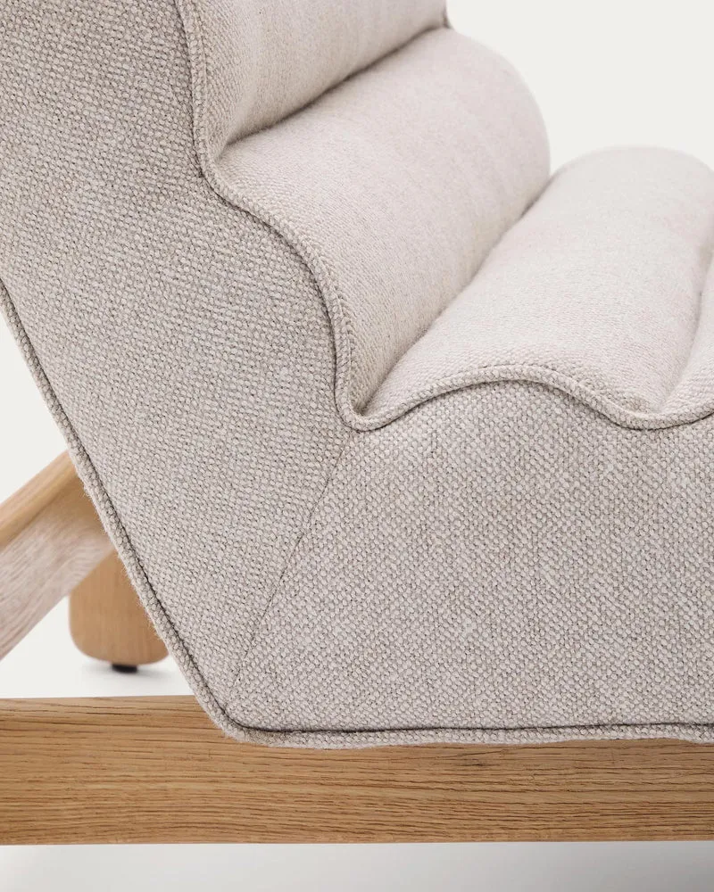 Sessel Magira in Beige aus massivem Eichenholz mit Finish in natürlichem Farbton