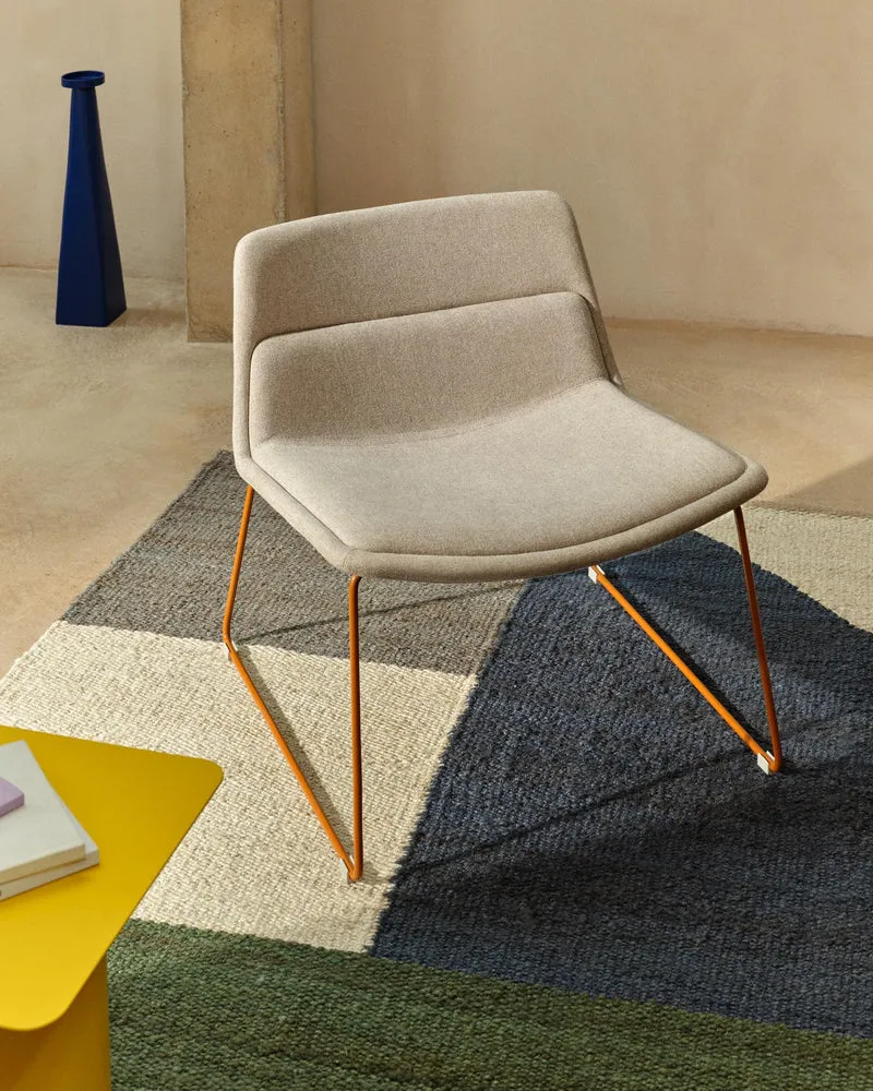 Sessel Zahara in Beige mit Stahlbeinen und Terrakotta-Finish FSC 100%