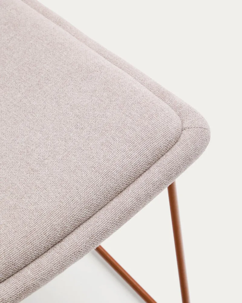 Sessel Zahara in Beige mit Stahlbeinen und Terrakotta-Finish FSC 100%