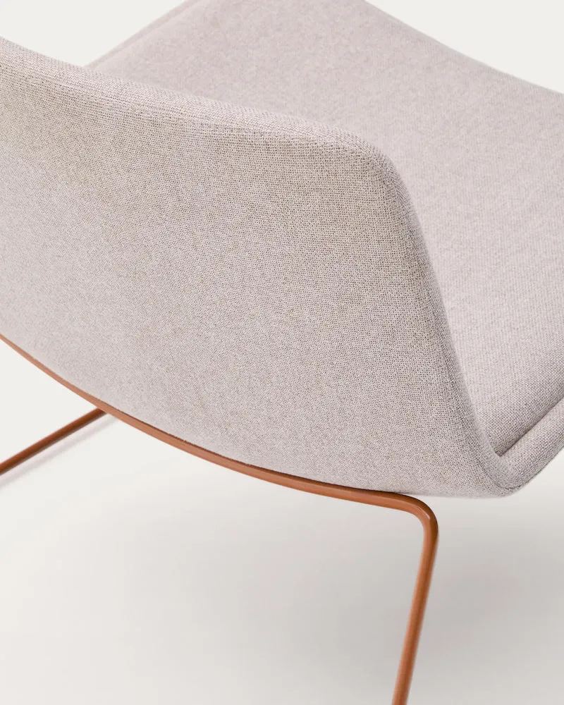 Sessel Zahara in Beige mit Stahlbeinen und Terrakotta-Finish FSC 100%