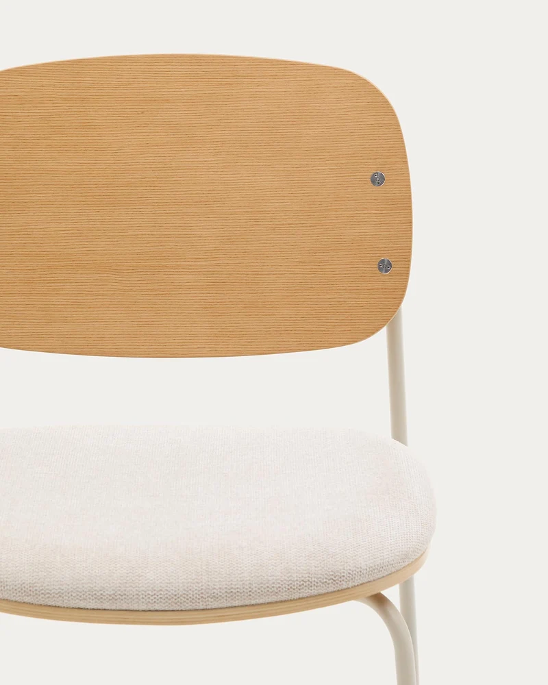 Stapelbarer Stuhl Meli aus Pappelschichtholz mit beiger Chenille-Sitzfläche und beigen Met