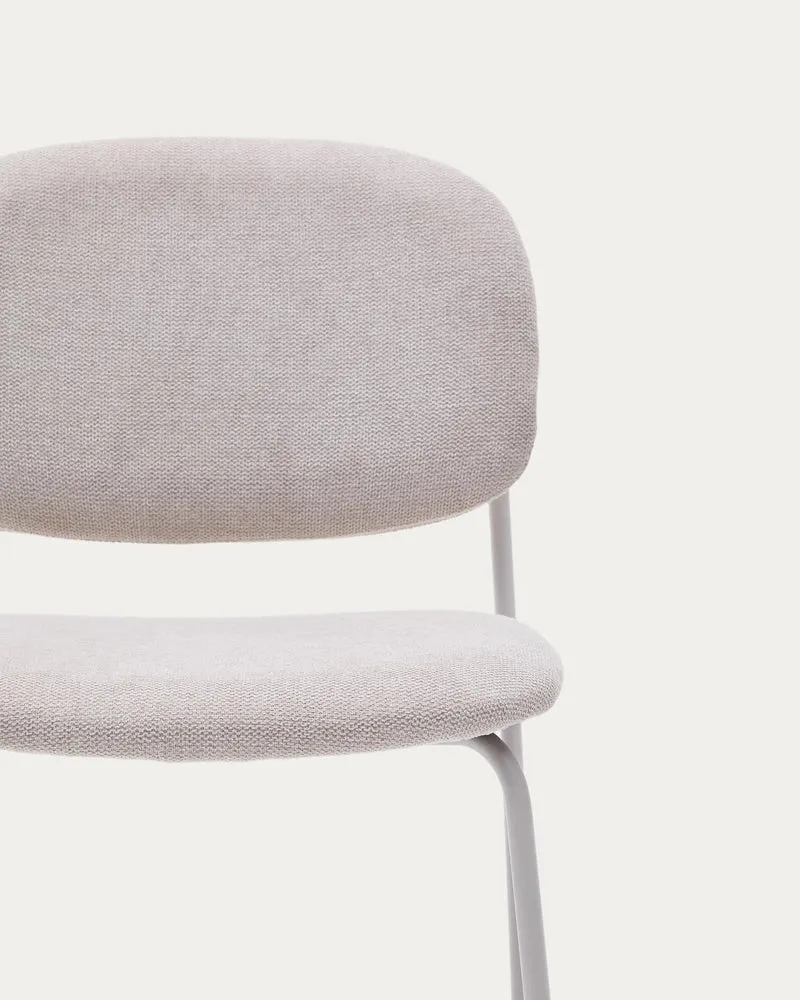 Stapelbarer Stuhl Meli mit beiger Chenille und beigen Metallbeinen FSC Mix Credit