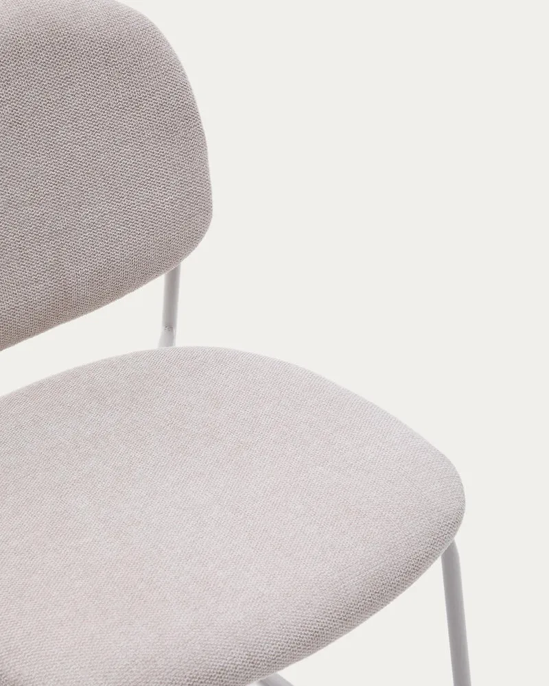 Stapelbarer Stuhl Meli mit beiger Chenille und beigen Metallbeinen FSC Mix Credit