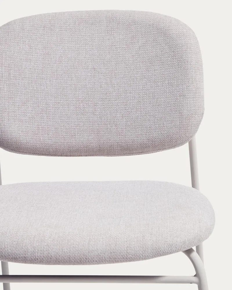 Stapelbarer Stuhl Meli mit beiger Chenille und beigen Metallbeinen FSC Mix Credit