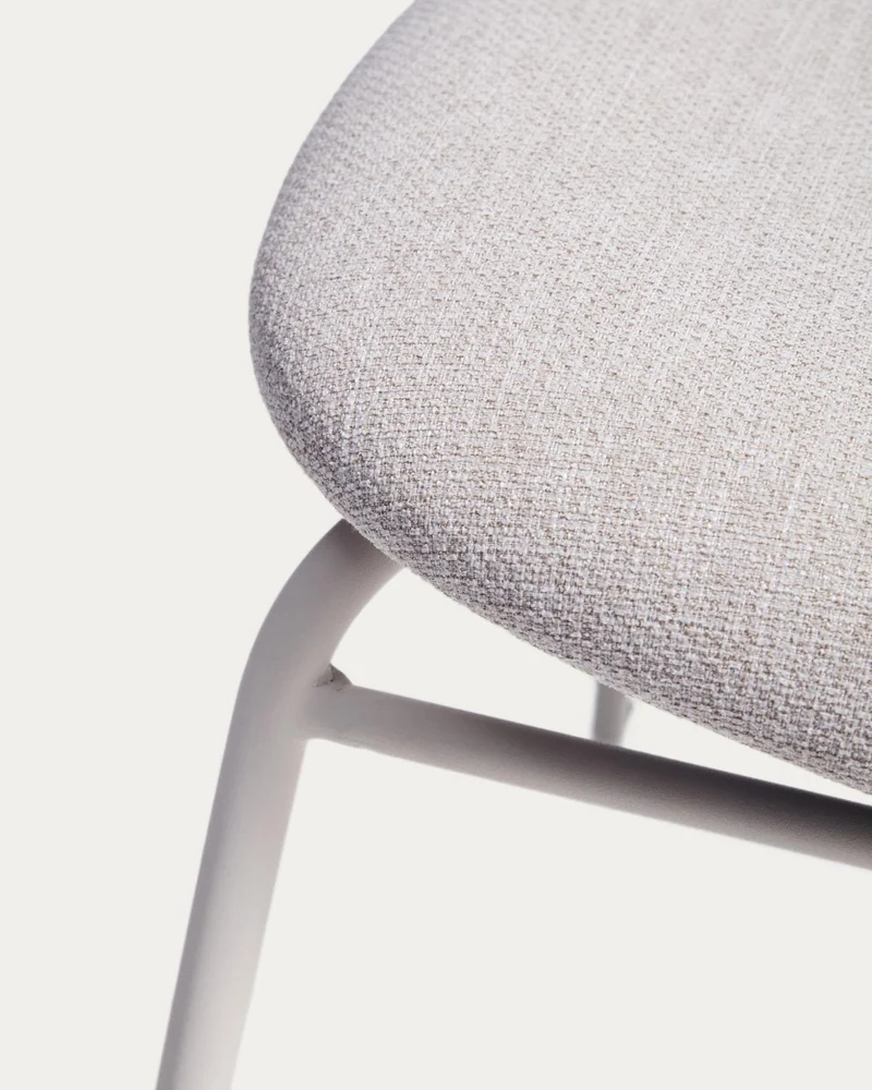 Stapelbarer Stuhl Meli mit beiger Chenille und beigen Metallbeinen FSC Mix Credit