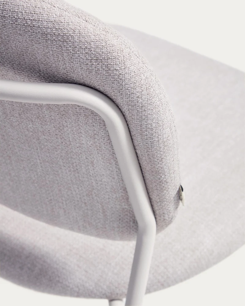 Stapelbarer Stuhl Meli mit beiger Chenille und beigen Metallbeinen FSC Mix Credit