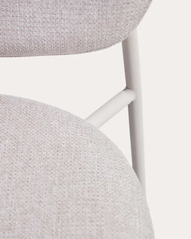Stapelbarer Stuhl Meli mit beiger Chenille und beigen Metallbeinen FSC Mix Credit
