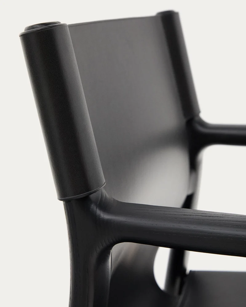 Stuhl Jan aus recycelten Lederfasern in Schwarz und massivem Eschenholz FSC 100 % mit schw