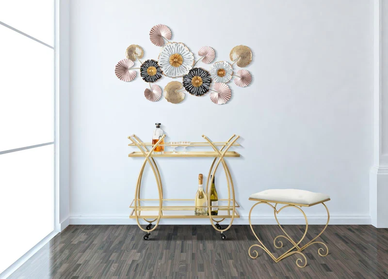Sgabello basso pouf moderno in metallo dorato forma a cuore cm 50x37x51h - vari colori