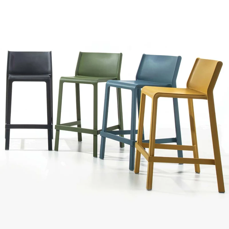 Set da 4 Sgabello moderno alto in polipropilene cm 50x53x83h - vari colori