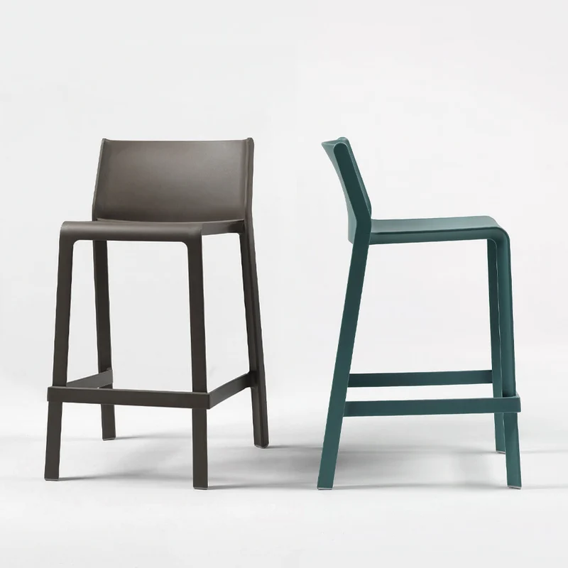 Set da 4 Sgabello moderno alto in polipropilene cm 50x53x83h - vari colori
