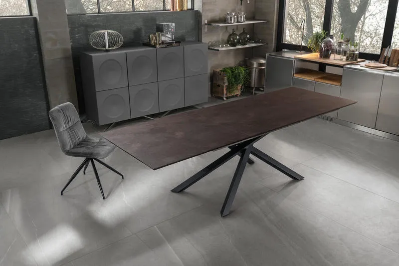 Tavolo da pranzo allungabile piano in legno colore ruggine base nero cm 170/270x90x76h
