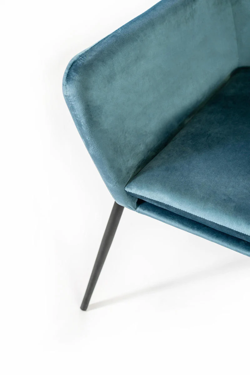 Poltrona moderna rivestita in velluto gambe in metallo nero cm 54x71x70h - vari colori