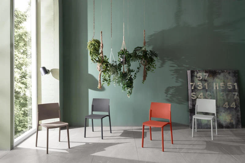 Set da 4 Sedia in polipropilene per interno o esterno design moderno cm 52x52x81h - vari colori