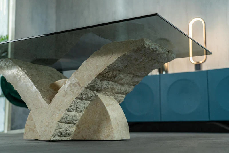 Tavolino da salotto piano rettangolare in vetro base pietra fossile cm 120x70x40h - vari colori