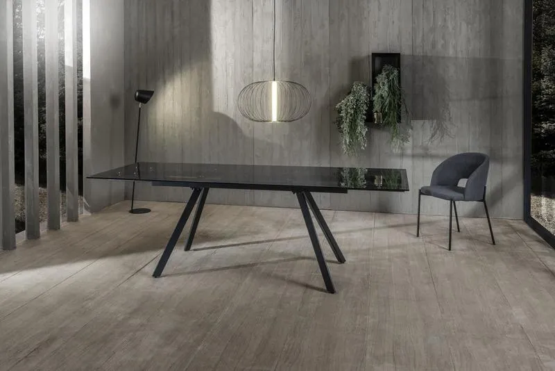 Tavolo design allungabile piano in vetro fumè gambe in metallo nero cm 160/240x90x76h