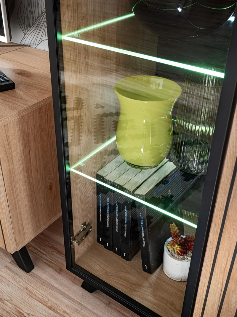 Kubra - Mobile 2 ante con vetrina e luci a led colore quercia con serigrafie cm 90x40x102h
