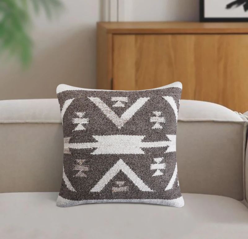 Cuscino decorativo in lana con motivi geometrici etnici 45x45 cm - ORORRIC