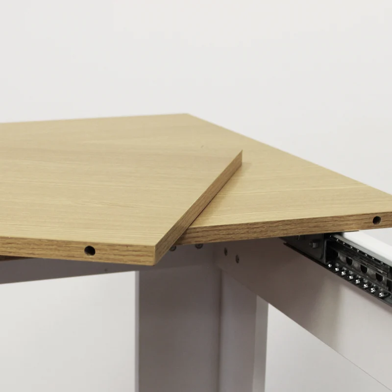 Tavolo allungabile in legno con piano rovere e gambe bianche - ISORTIS