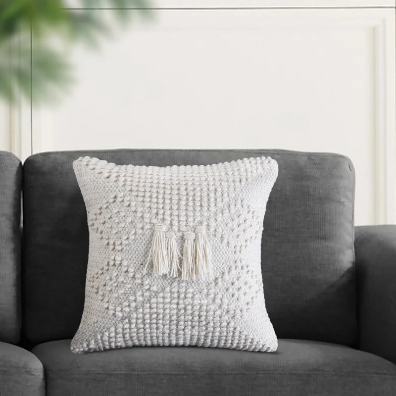 Cuscino decorativo in lana con nappine stile boho 45x45 cm - YORENOR