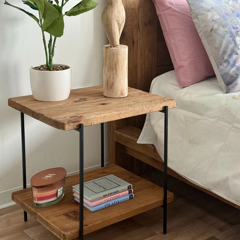 Tavolino in pino riciclato con doppio ripiano cm 50x40 - PINE