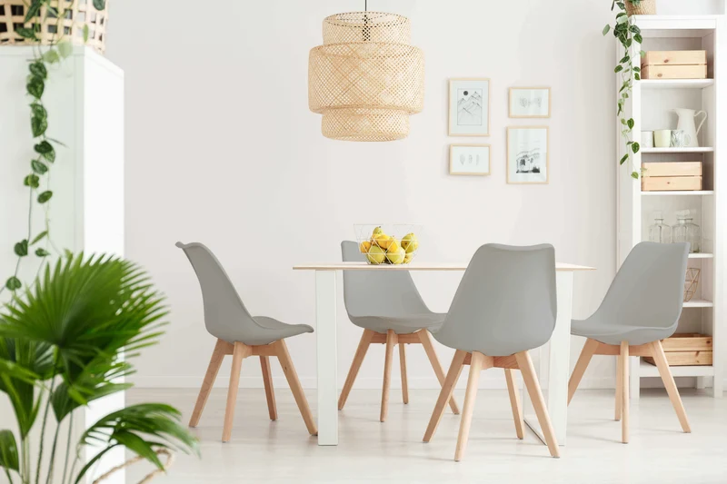 Sedia Svandinava con seduta Imbottita in Plastica Legno cm 49x54x83 - LISA