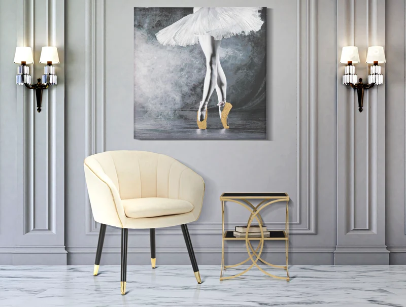 Poltrona imbottita in tessuto con rifiniture dorate e gambe in legno - PARIS