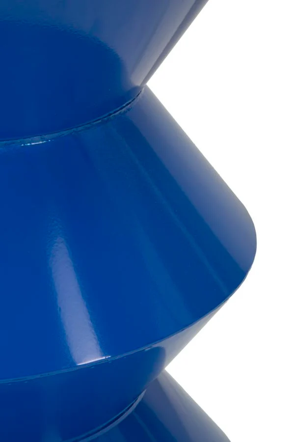 Tavolinetto rotondo in metallo dal design scultoreo moderno - ZAG