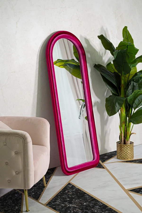 Specchio da parete con cornice in legno rivestita in velluto ad arco - CLOE