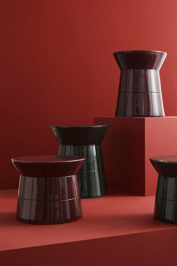 Tavolino decorativo in terracotta smaltata bordeaux fatto a mano H45 - ABBES