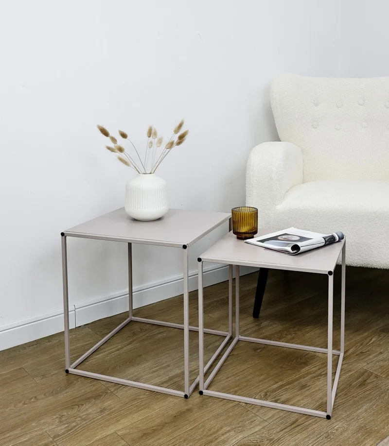 Set di 4 Tavolini Quadrati in Acciaio Verniciato Stile Industrial - ALRIK
